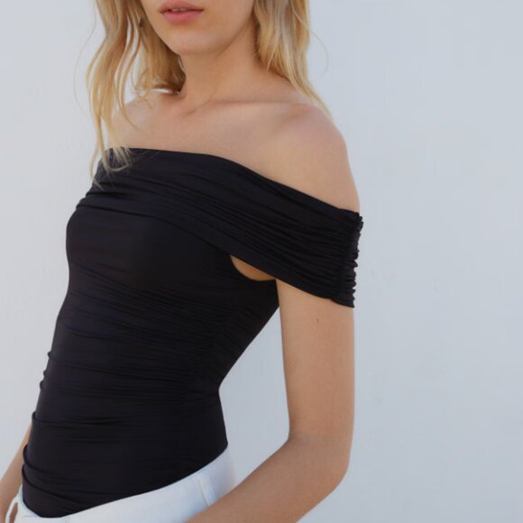 NWOT H&M Gathered Off-the-Shoulder Bodysuit Black Small - Picture 3 of 7